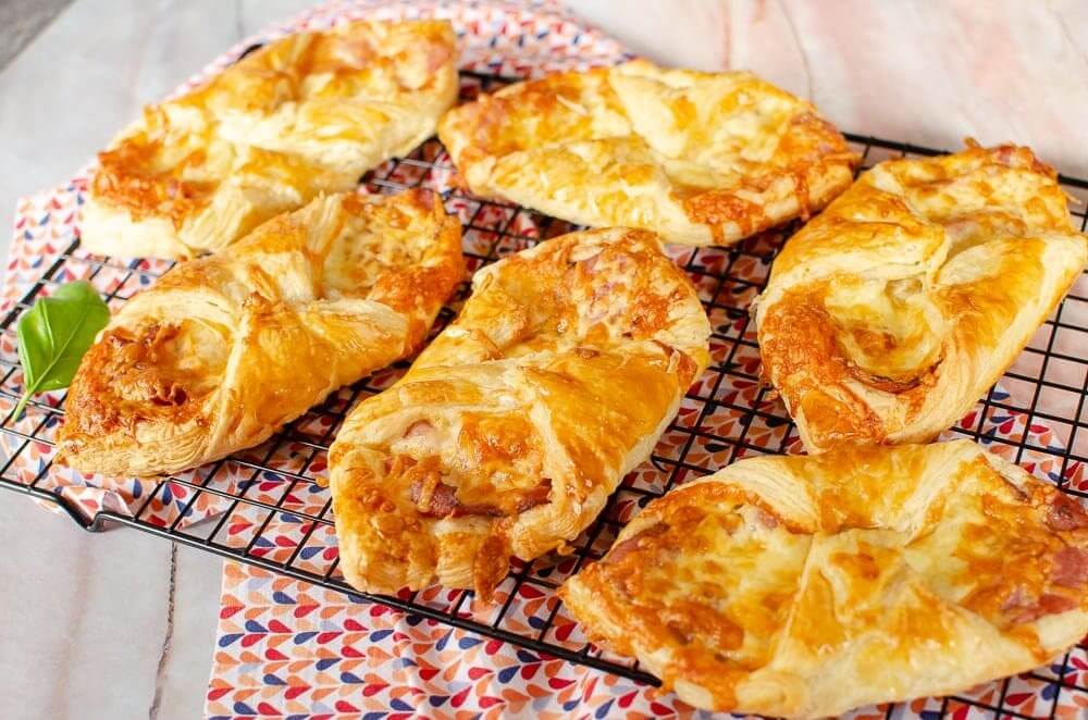 Bacon and cheese-filled pastries